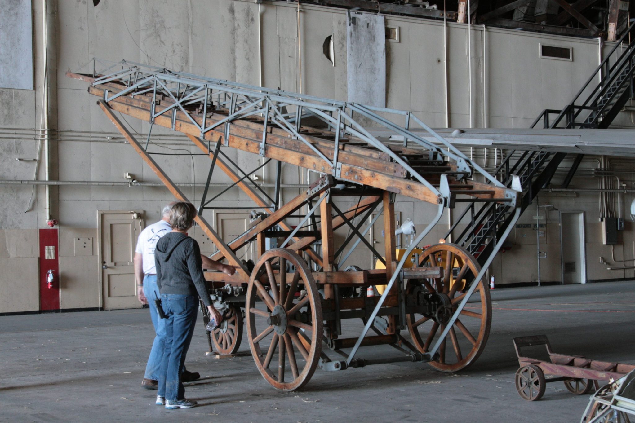 Zeppelin Servicing Extension Ladder